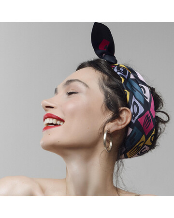 აბრეშუმის შარფი - ანბანი, შარფის ზომა: 65 x 65სმ, აირჩიეთ დიზაინი: : თან, 2 სურათი